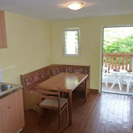 Апартаменты Emily Нин